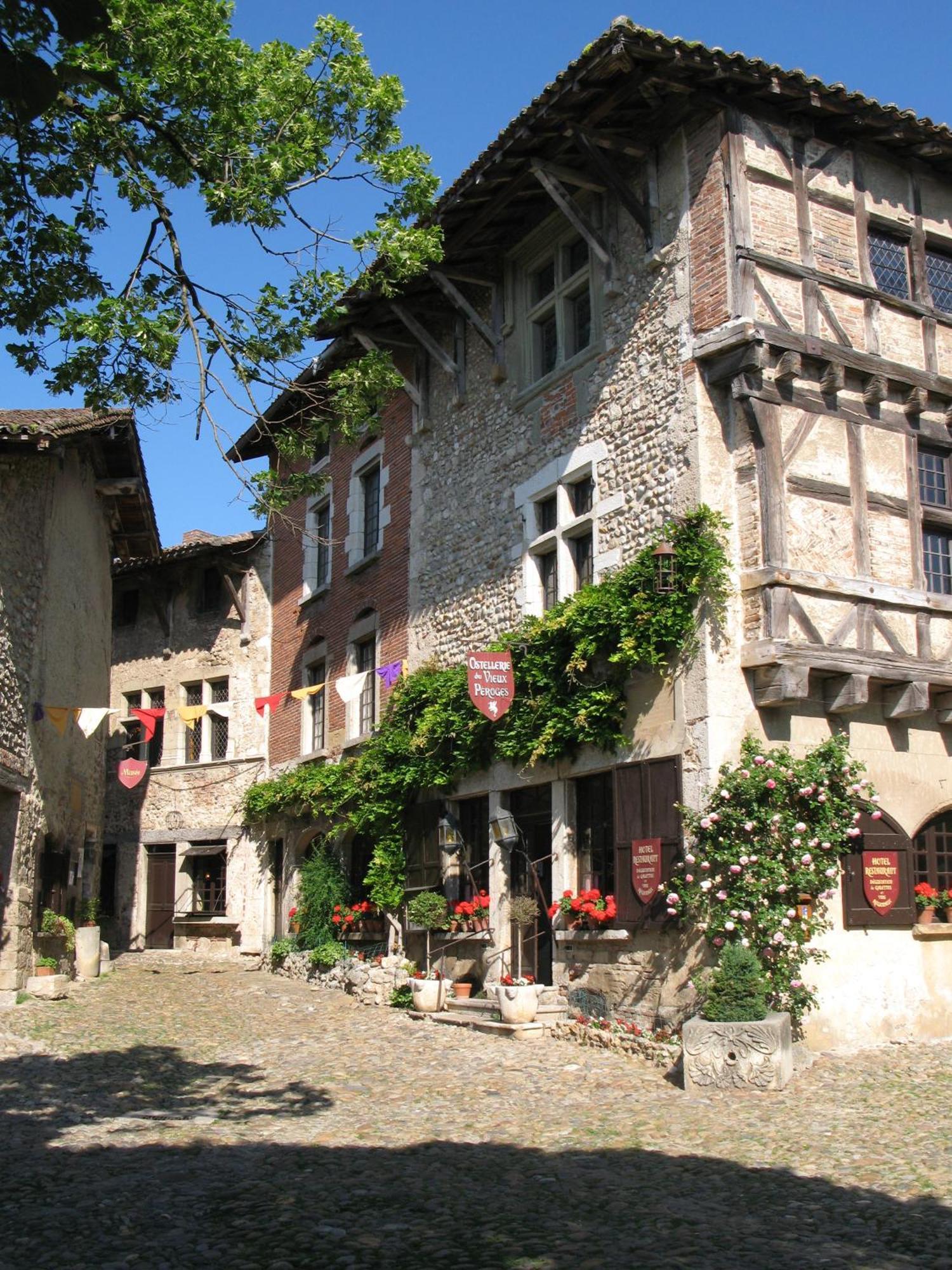 Hostellerie Du Vieux Perouges Exterior photo